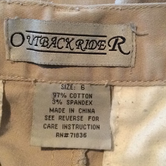 Light khaki shorts - Picture 3 of 3